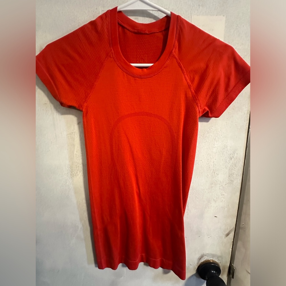 Lululemon compression shirt size 2